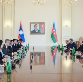 Состоялась встреча Президента Ильхама Алиева с Президентом Лаоса в расширенном составе