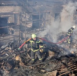 Российский беспилотник ударил по учебному заведению в центре Ровно: есть раненые