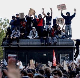 Во Франции старшеклассники и студенты организовали 360 акций протеста