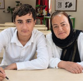 63-летняя бабушка учится в одном лицее с 16-летним внуком