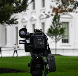 Суд обязал Белый дом сохранить доступ для критиков Трампа