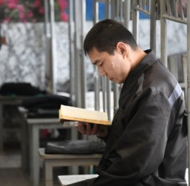 
В Узбекистане предложили сократить срок службы в армии за успехи в чтении книг