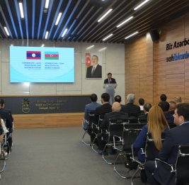 
В Баку проходит азербайджано-лаосский инвестиционный и бизнес-форум