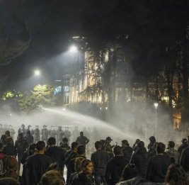 В Тиране студенческий протест перерос в столкновения: задержаны 16 человек
