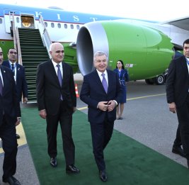 Президент Узбекистана находится с визитом в Азербайджане