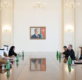 Президент Ильхам Алиев принял министра иностранных дел Бахрейна