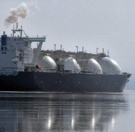 
Газовоз под обстрелом