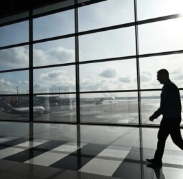 
В аэропортах Москвы задержаны более 100 рейсов