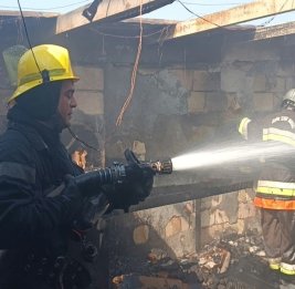 МЧС: На складе в Локбатане произошел пожар