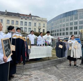 
Семьи пропавших без вести в I Карабахской войне провели акцию перед Европарламентом