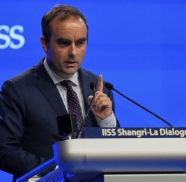 Премьер Франции обсудит с профсоюзами безопасность протестов