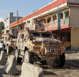 Сальвадор штурмует Гаити: на улицах бронетехника, полыхают дома