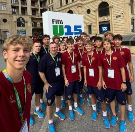Сафонов напутствовал юных футболистов России перед чемпионатом мира в Баку
