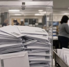Минюст США добивается приостановки подсчета более 20 тысяч бюллетеней в Калифорнии