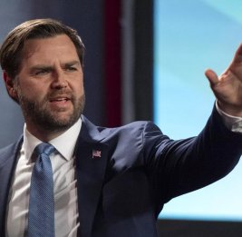 Вэнс отверг обвинения в том, что Трамп идет на поводу у России

