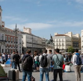 Европейская молодежь выходит на протесты из-за жилья и образования
