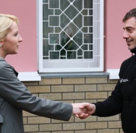 
Омбудсмены России и Украины обменялись рукопожатиями на встрече в Беларуси