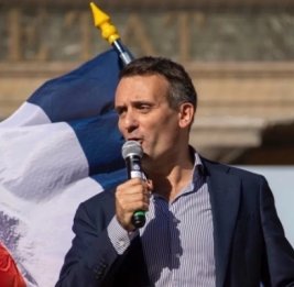 
Кандидат в президенты Франции оскорбил флаг Евросоюза