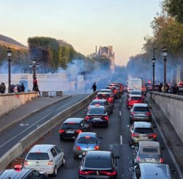 TF1: во Франции ожидают до 500 тыс. участников протестов 24 октября
