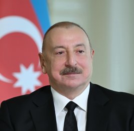 Народному художнику Фархаду Халилову