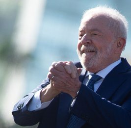 Президента Бразилии высмеяли из-за отсутствия пальца
