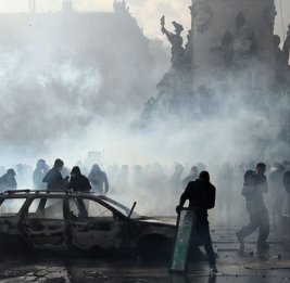 Во Франции вновь вспыхнули протесты: закрыты магазины, вывели военный спецназ...