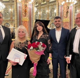 Заслуженная артистка Азербайджана Аделя Алиева награждена платиновой медалью в Париже