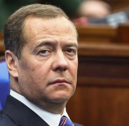 Медведев призвал Трампа &laquo;исправить недоразумение&raquo; в лице Зеленского
