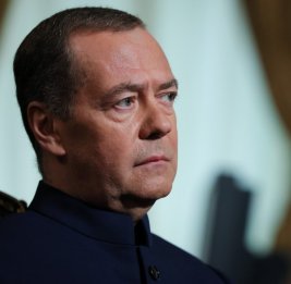 Медведев предложил Трампу привлечь ЦРУ для устранения Зеленского