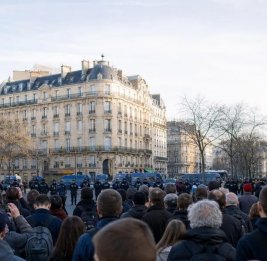 Во Франции протестующих могут обязать выплатить до &euro;10 тысяч за вандализм
