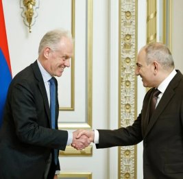 Пашинян и представитель ЕС обсудили вопрос разблокировки региональных коммуникаций