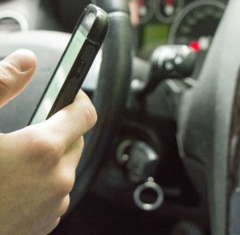 В Азербайджане будут следить за водителями с телефонами
