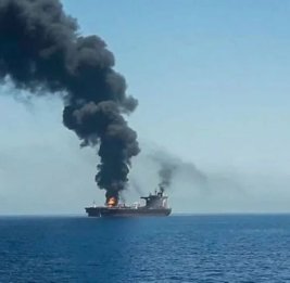 
UKMTO: В Ормузском проливе загорелось судно