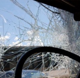 Машина сорвалась в овраг: водитель в тяжелом состоянии
