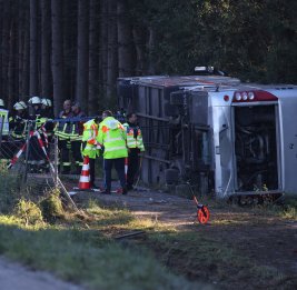 В Германии школьный автобус врезался в здание: есть пострадавшие
