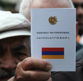 Иреван допускает обсуждение новой Конституции с Баку
