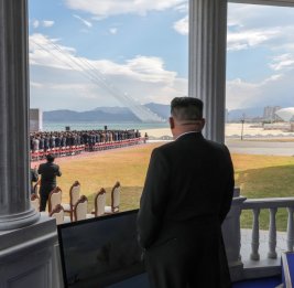 Северная Корея впервые публично показала боевую стрельбу из РСЗО &laquo;Снайпер&raquo;