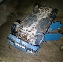
В Товузе автомобиль упал в канал, пострадали четыре человека