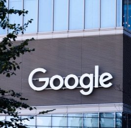 Акции Google упали более чем на 10%