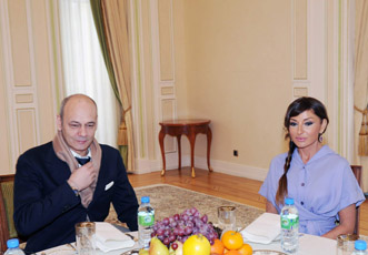 Первая леди Азербайджана Мехрибан Алиева встретилась с известным итальянским дизайнером Тони Шервино