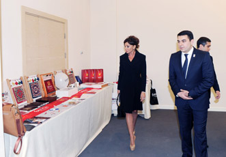 Первая леди Азербайджана Мехрибан Алиева ознакомилась с выставкой, отражающей историю песенного конкурса «Евровидение»