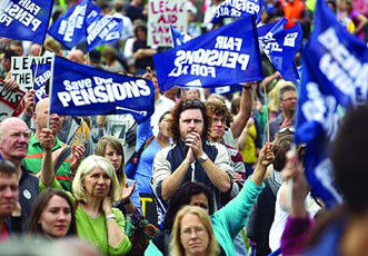 Преподаватели британских школ и университетов — против пенсионной реформы