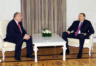 Президент Ильхам Алиев принял посла Болгарии в Азербайджане Васила Калинова в связи с завершением срока его деятельности