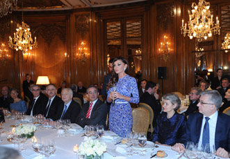 От имени первой леди Азербайджана Мехрибан Алиевой был устроен прием в честь гостей выставки «Полет в Баку» в Париже