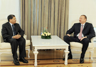 Президент Ильхам Алиев принял посла Индии в Азербайджане Дебната Шоу
