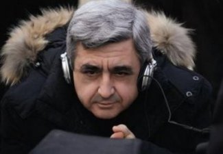 «Страусиная поза» Саргсяна, или Почему президент Армении не поехал в Чикаго