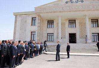В Кенгерлинском районе Президент Ильхам Алиев ознакомился с Парком культуры и отдыха, носящим имя великого лидера Гейдара Алиева, принял участие в открытии Дома культуры
