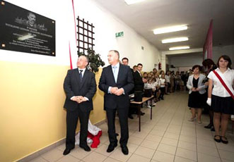 В Польше состоялось открытие памятной доски Витольда Згленицкого, сыгравшего большую роль в развитии нефтяной промышленности Азербайджана