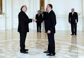 Президент Ильхам Алиев принял верительные грамоты новоназначенного Чрезвычайного и Полномочного Посла Франции в Азербайджане