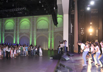 Состоялась церемония награждения лиц, работавших в группе волонтеров на песенном конкурсе "Евровидение-2012"в Баку